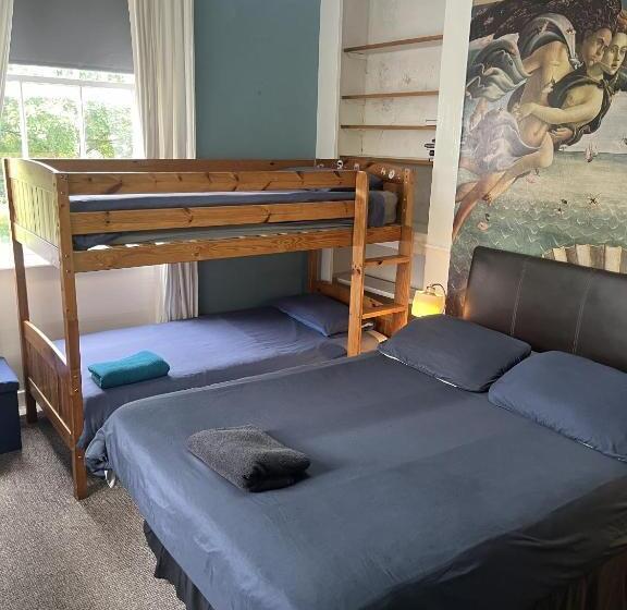 Семейный Номер Вид на Сад, Beverley Budget Inn