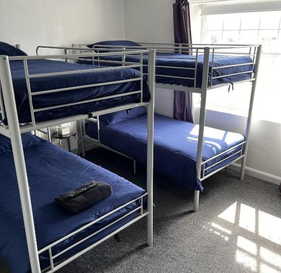 Номер Стандарт Четырехместный Совместный Санузел, Beverley Budget Inn