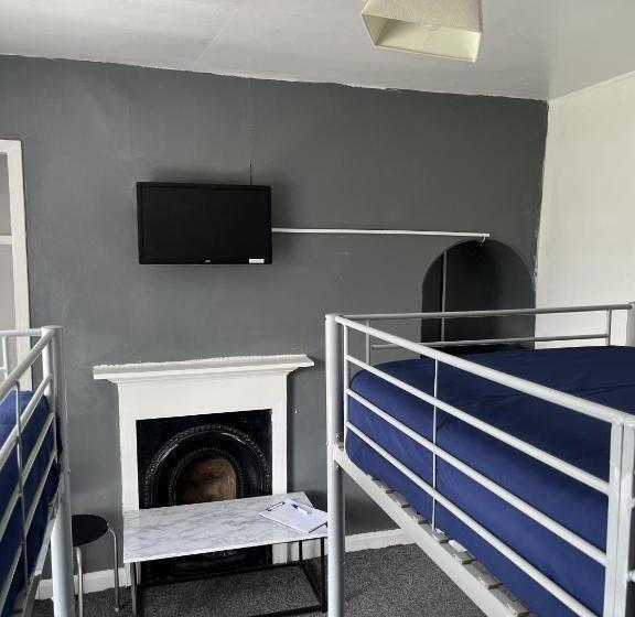 Номер Стандарт Четырехместный Совместный Санузел, Beverley Budget Inn