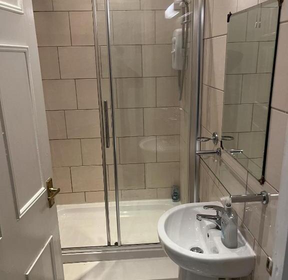 Номер Стандарт Четырехместный Совместный Санузел, Beverley Budget Inn