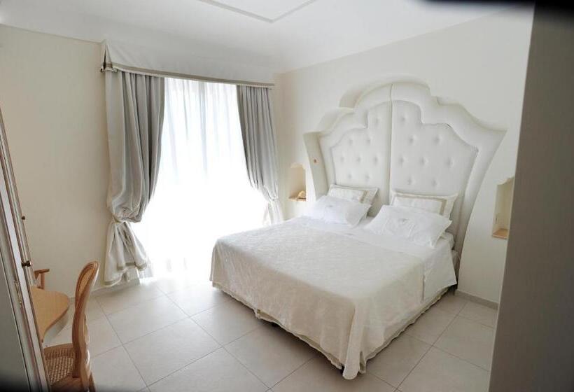 اتاق سوپریور, Minori Palace