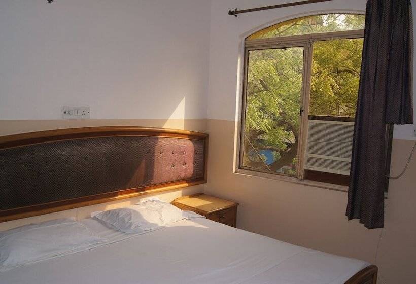 اتاق لوکس, Westend Holiday Home 5 Mint From Nizamuddin Railway Station