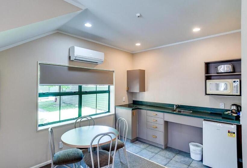 Семейные Апартаменты, Cumberland Court Motel