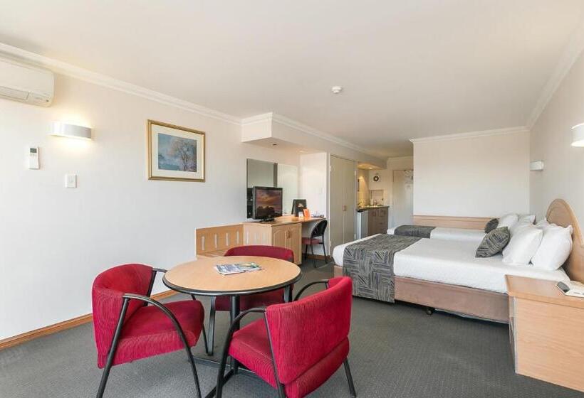 سوییت سوپریور, Great Eastern Motor Lodge