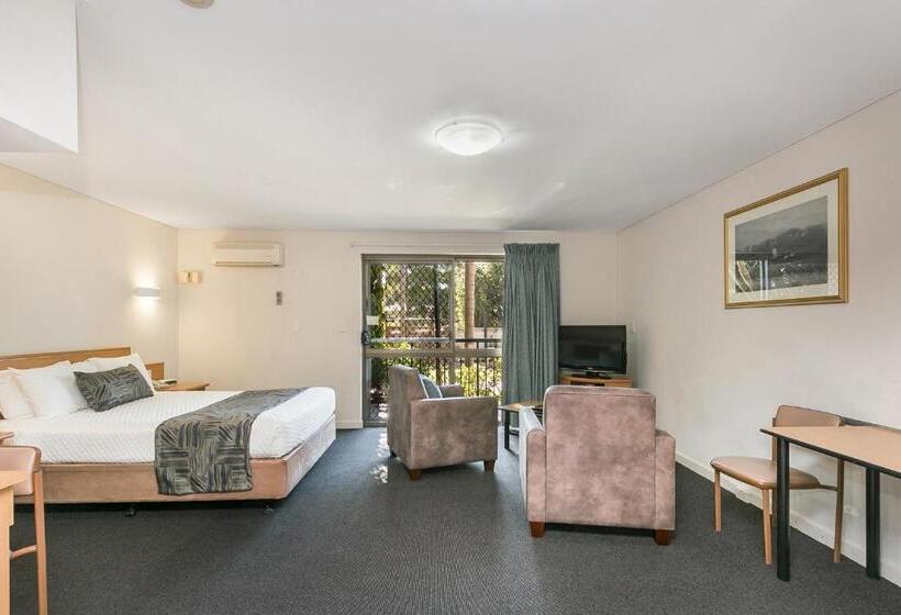 استودیوی لوکس, Great Eastern Motor Lodge