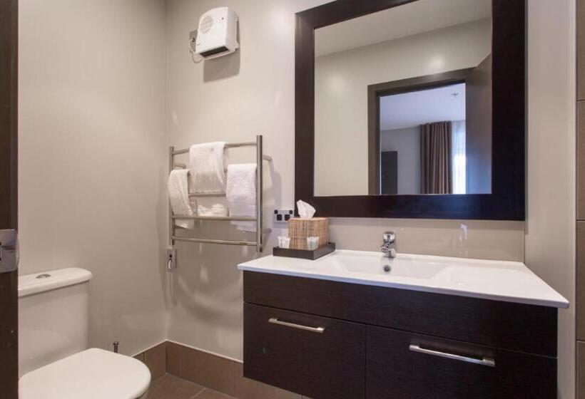 דירת שלושה חדרים, Queenstown Village Apartments