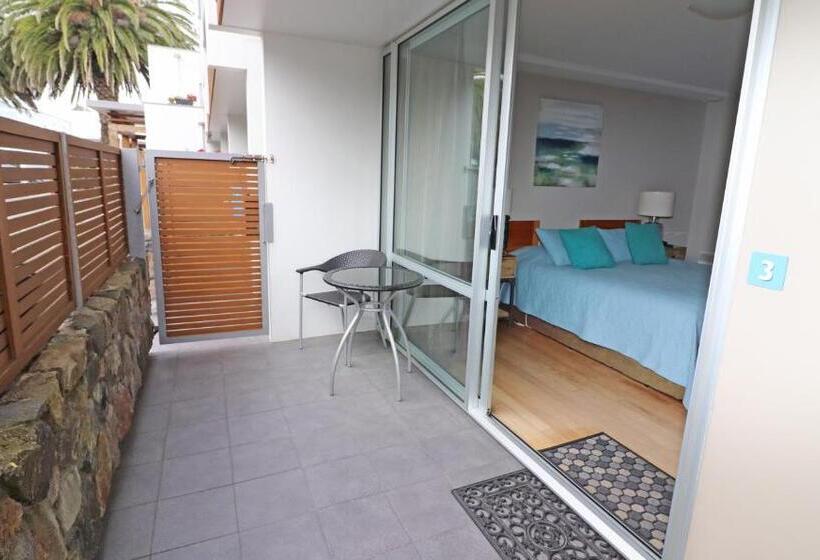 استودیوی سوپریور, Sumner Bay Motel