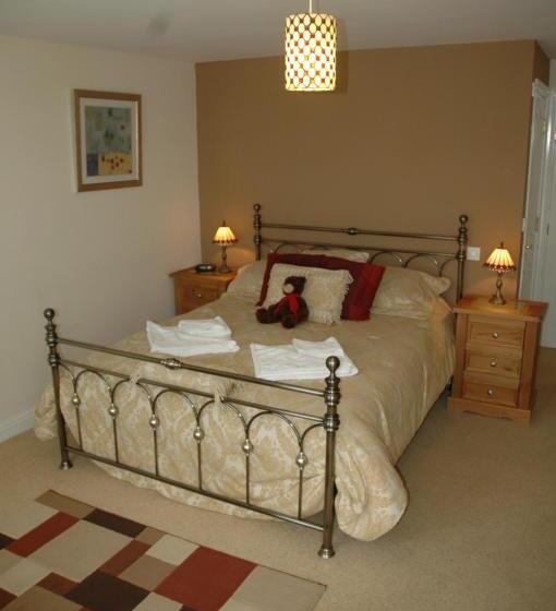 Family Suite, Queens Head