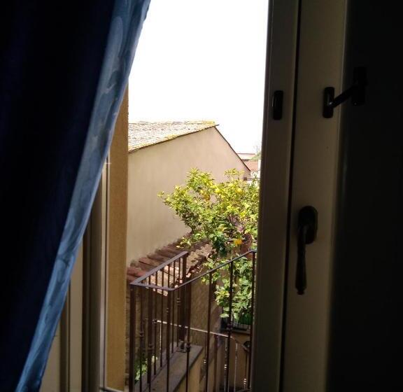 اتاق استاندارد یک نفره, La Corte Di Lucina