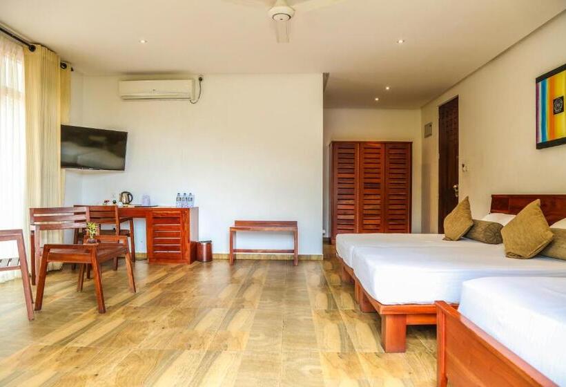 Трехместный Номер Deluxe, Oak Ray Regency