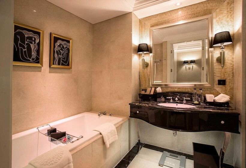 اتاق کلاب, The Trans Luxury Hotel Bandung