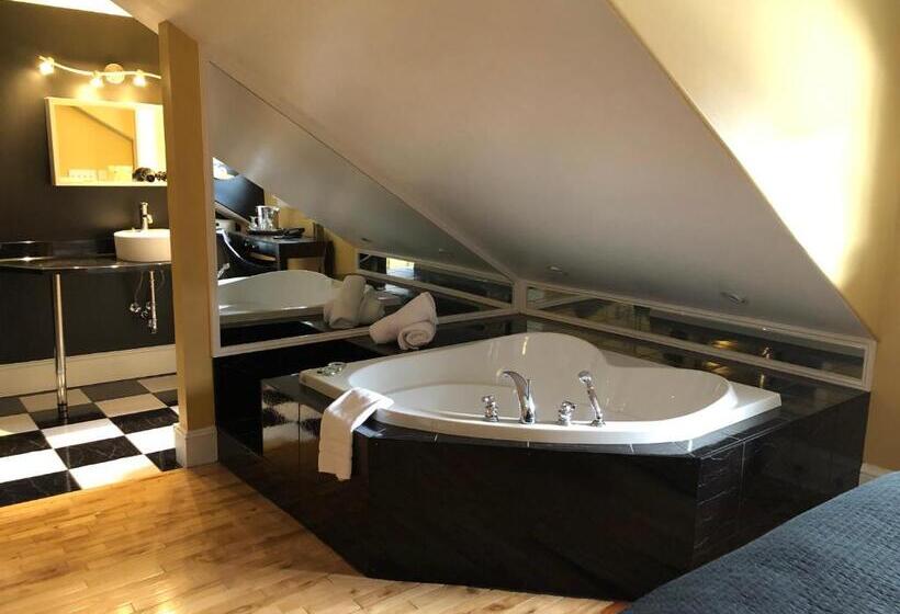 Номер Deluxe, Leaside Manor