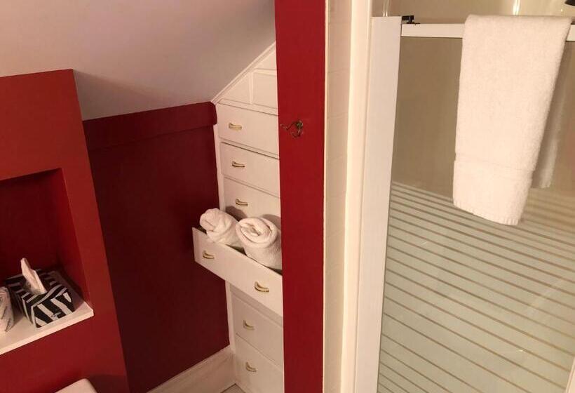 Номер Deluxe, Leaside Manor