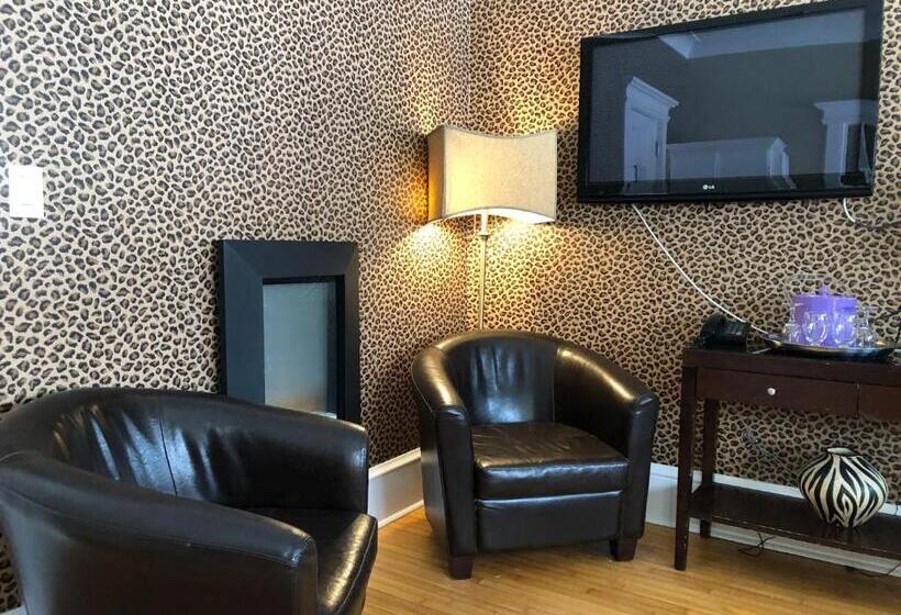 Номер Deluxe, Leaside Manor