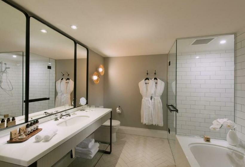 سوئیت با تخت بزرگ, Mayfair