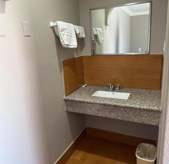Номер Стандарт, Twenty First Century Inn