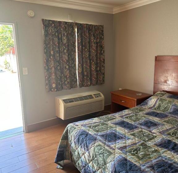 Номер Стандарт, Twenty First Century Inn