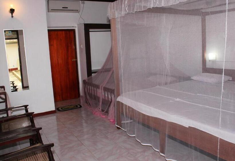 Трехместный Номер Стандарт Вид на Бассейн, Jagabay Resort & Surfing School