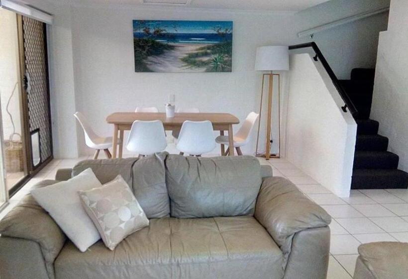 침실 3개 빌라, Le Court Villas