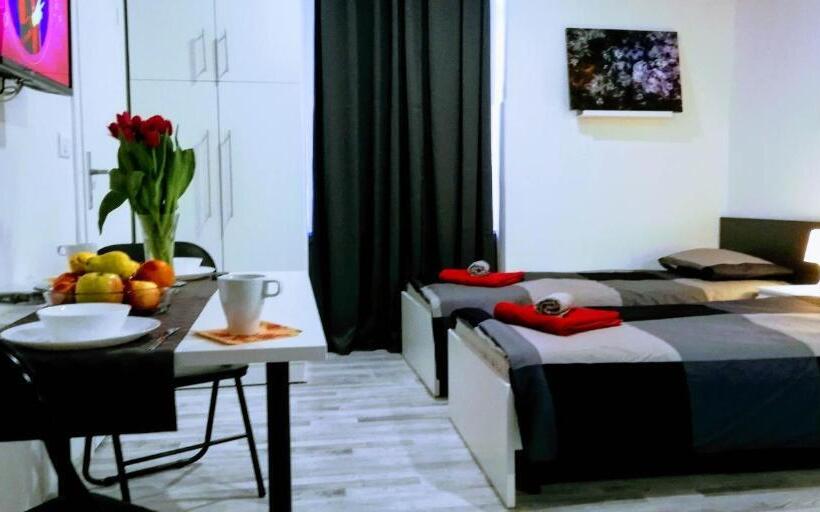 استودیوی استاندارد, Pula Center Rooms