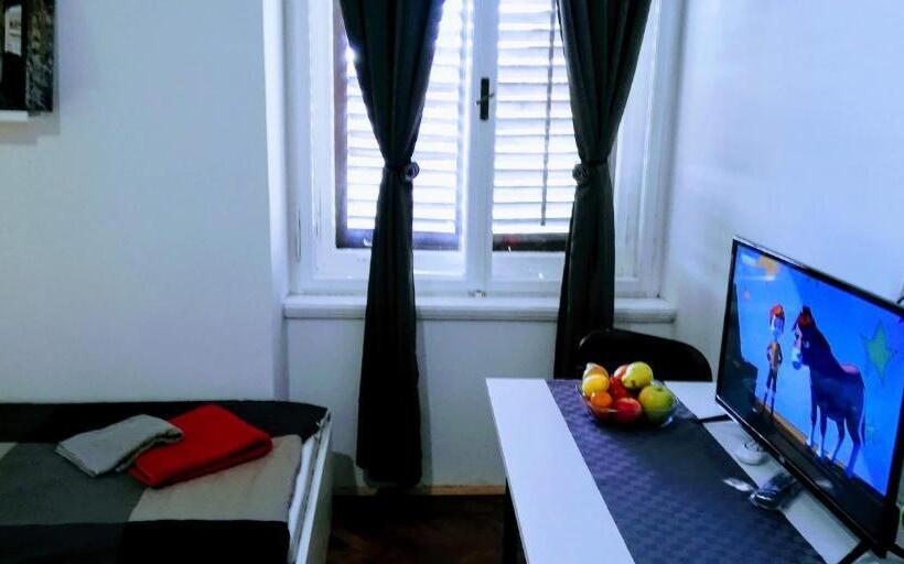 اتاق استاندارد با چشم‌انداز شهر, Pula Center Rooms
