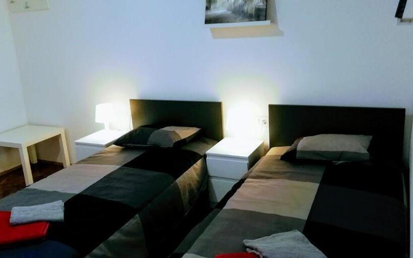 اتاق استاندارد با چشم‌انداز شهر, Pula Center Rooms