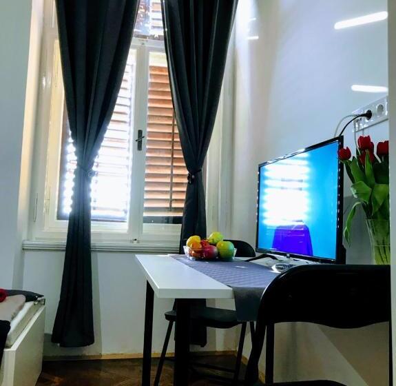 اتاق استاندارد با چشم‌انداز شهر, Pula Center Rooms