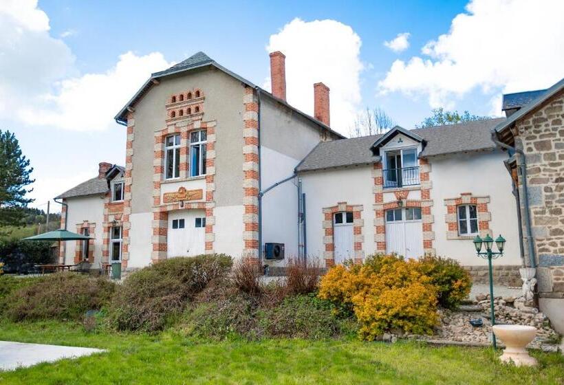 Дом 4 Спальни, Château De Chazelpaud
