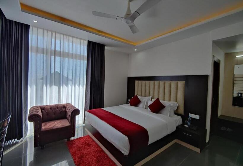 Номер Стандарт с Балконом, Aliza Inn And Suites By Srs Hotels