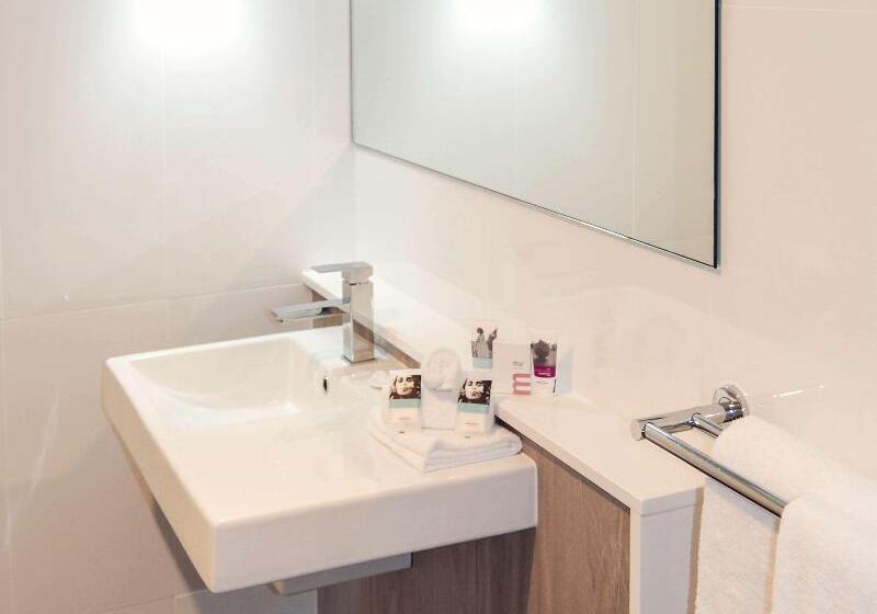 디럭스 룸 킹사이즈 침대, Mercure Warragul