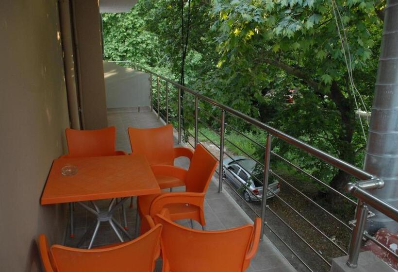 غرفة عائلية, Eleni Kandilari Rooms