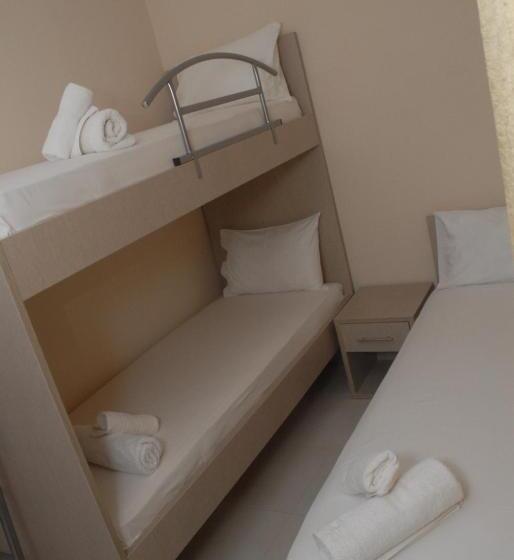 غرفة عائلية, Eleni Kandilari Rooms