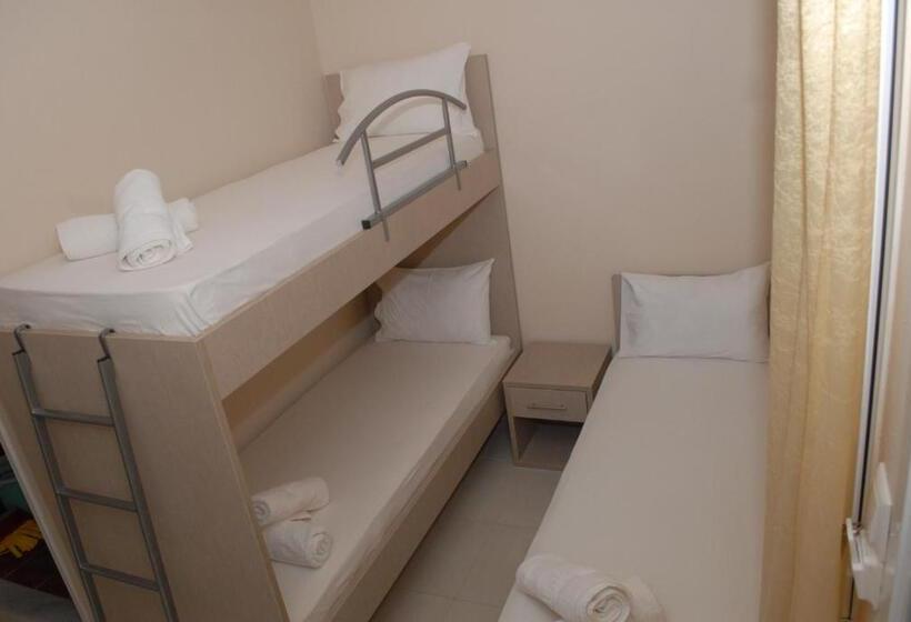 غرفة عائلية, Eleni Kandilari Rooms