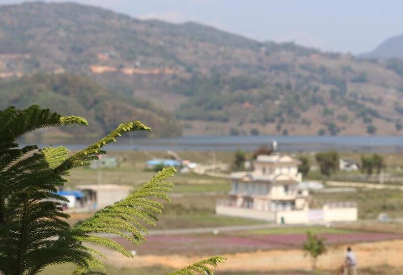 اتاق استاندارد با چشم‌انداز دریاچه, Young S Stupa