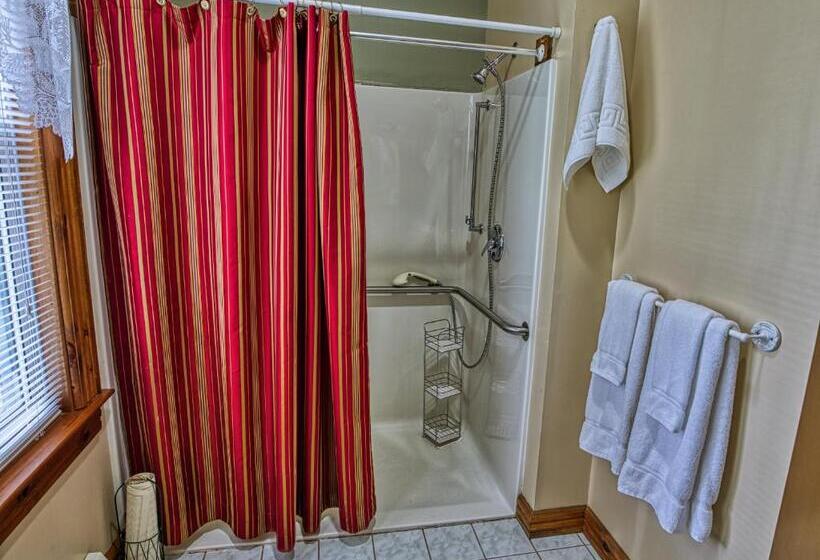 Студия Стандарт, Rockwell Falls Inn And Wine Bar