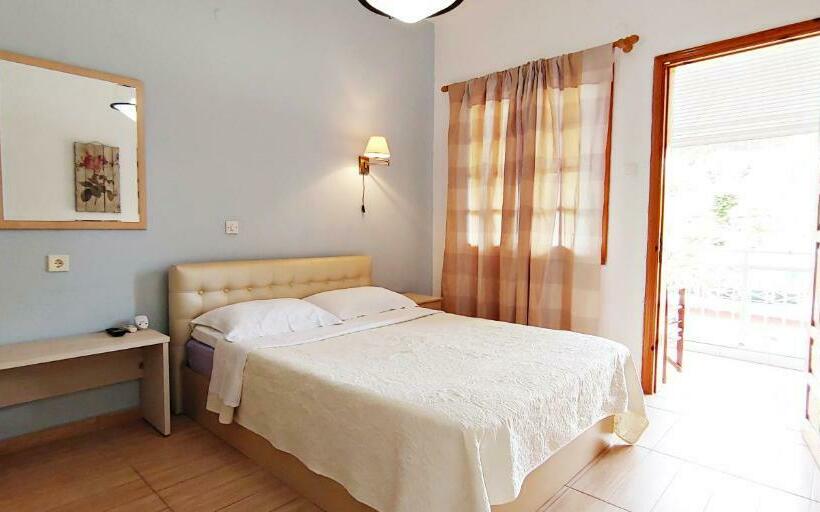 استودیو استاندارد با چشم‌انداز باغ, Efrosini Hotel Apartments & Studios