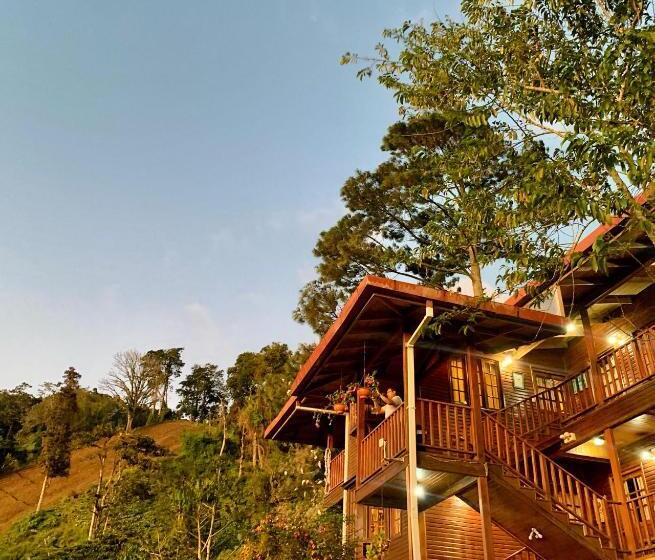 Полулюкс с Балконом, Los Quetzales Ecolodge & Spa