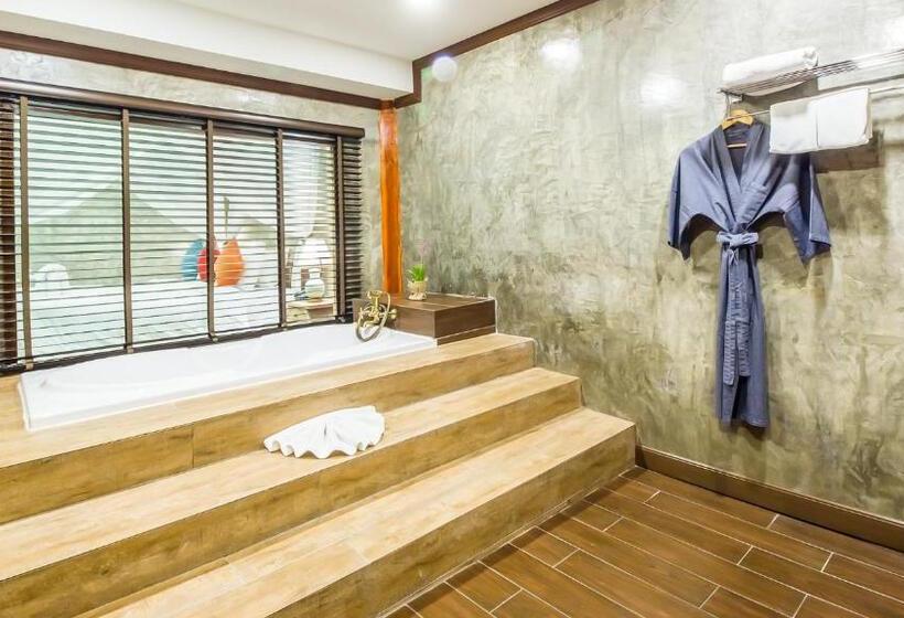 Номер Deluxe, The Chaya Resort And Spa