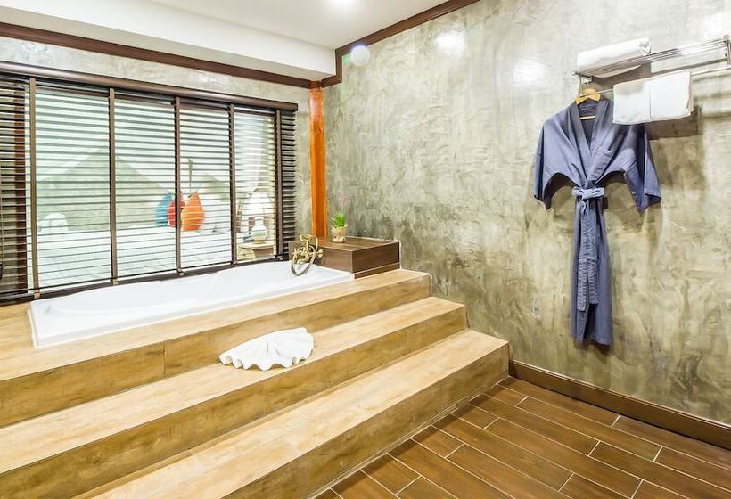 Номер Deluxe, The Chaya Resort And Spa