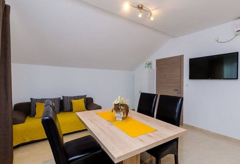 Apartamento 1 Quarto Vista Mar com Sacada, Apartments Sandito