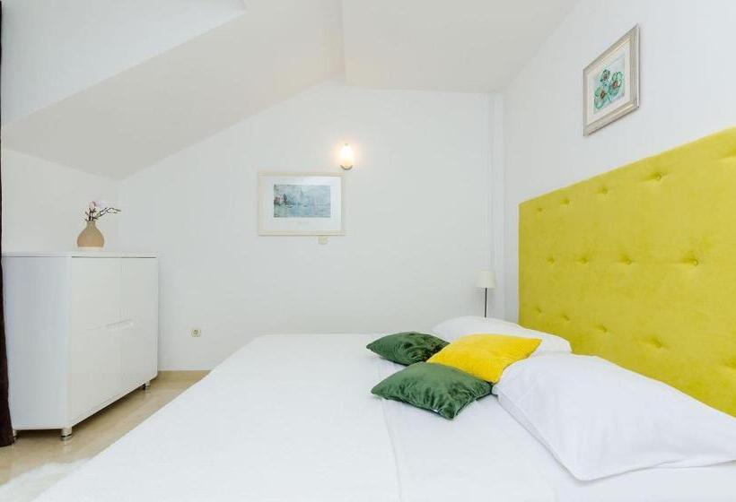 Apartamento 1 Quarto Vista Mar com Sacada, Apartments Sandito