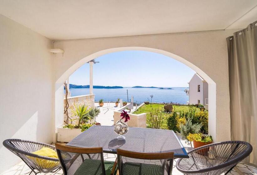 Quarto Estandar Vista Mar com Terraço, Apartments Sandito