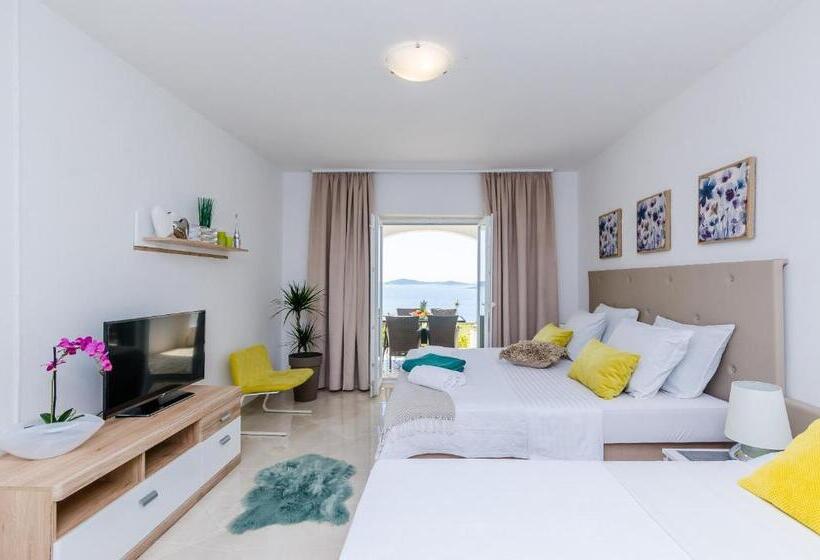 Apartamento 1 Quarto com Terraço Vista Mar, Apartments Sandito