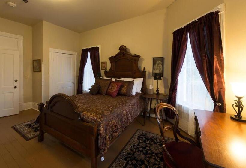 스탠다드 룸 킹사이즈 침대, Grand Victorian Inn