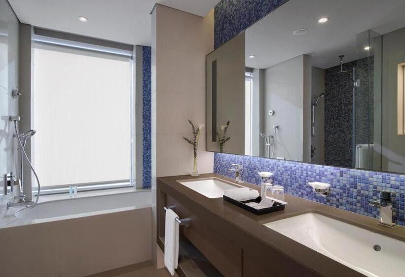 Люкс 2 Спальни, Capital Centre Arjaan By Rotana