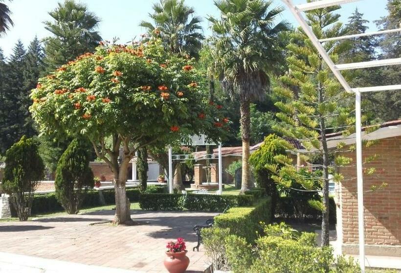 ガーデンビューの３ベッドルームビラ, Villa Monarca Inn