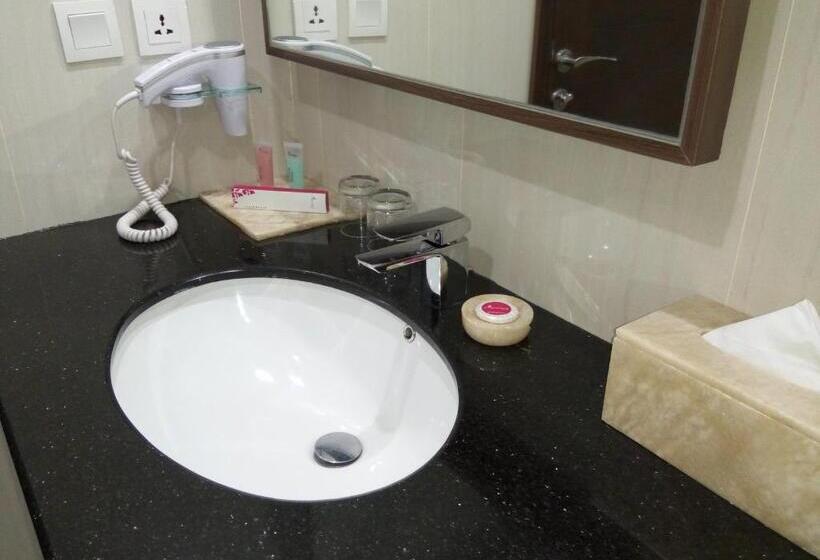 Номер Deluxe, Orchardz Hotel Bandara