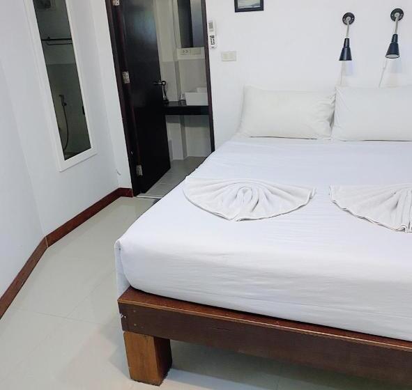 سوئیت خانواده 2 خوابه, The Reef Hotel & Studios