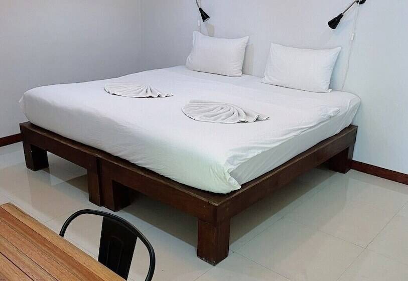 اتاق لوکس, The Reef Hotel & Studios