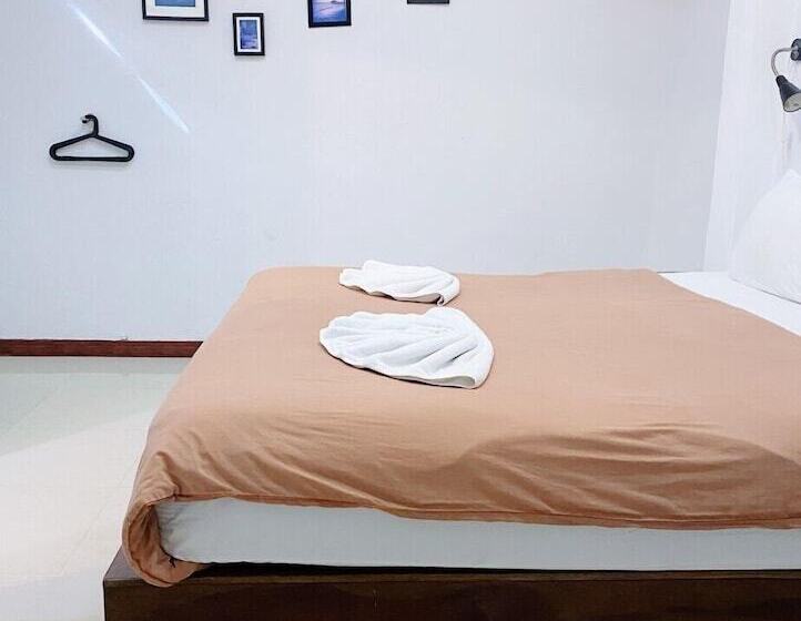 اتاق خانوادگی, The Reef Hotel & Studios